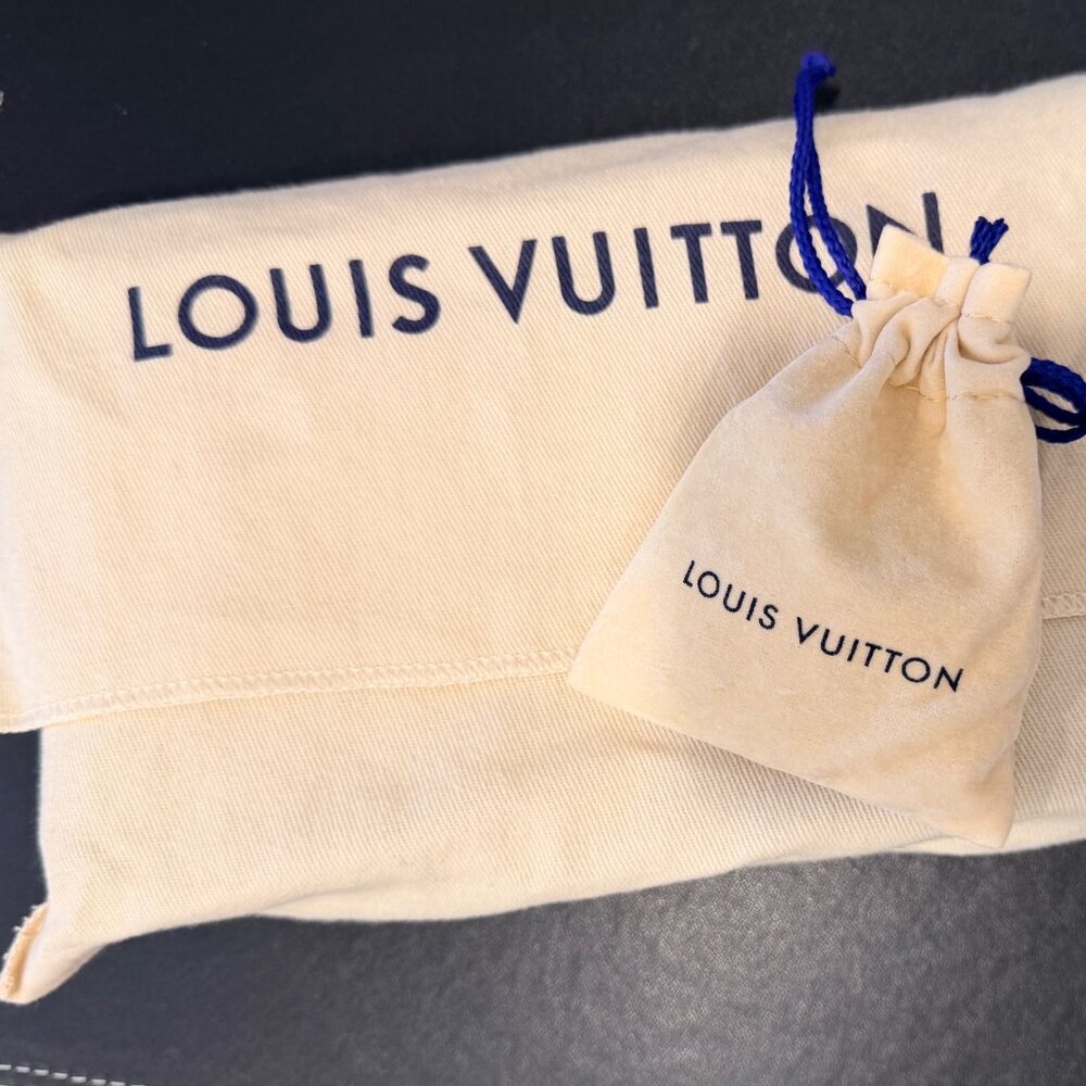 Louis Vuitton Coussin Pochette – Monogram Lambskin Chain Bag in Camel - Picture 7 of 9